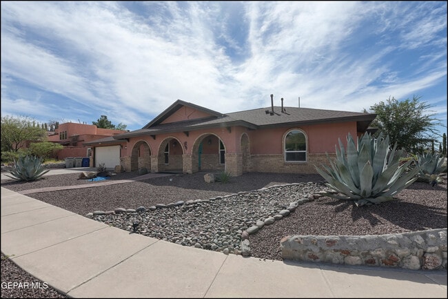 Building Photo - 6412 Via Aventura Dr