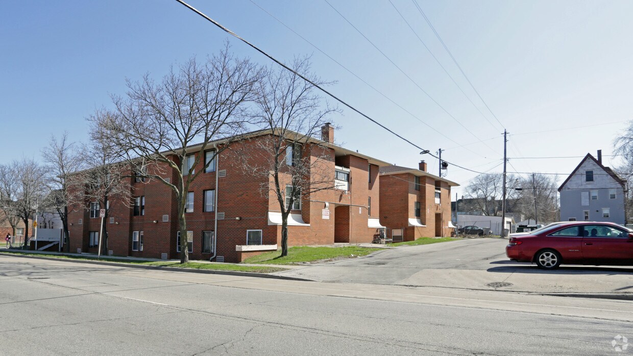 Street View - 2625 W Juneau Ave