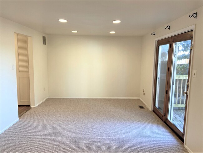 Living Room - 17534 Kohlhoss Rd