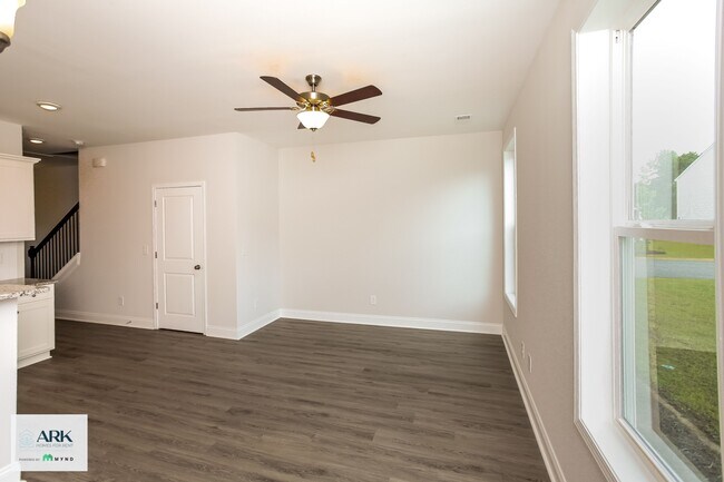 Building Photo - 204 Satin Walnut Wy