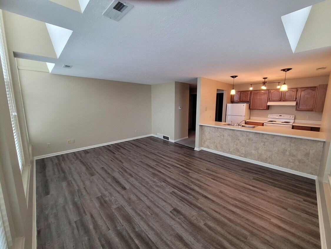 Apt B- waterview - Shoreline Apartments