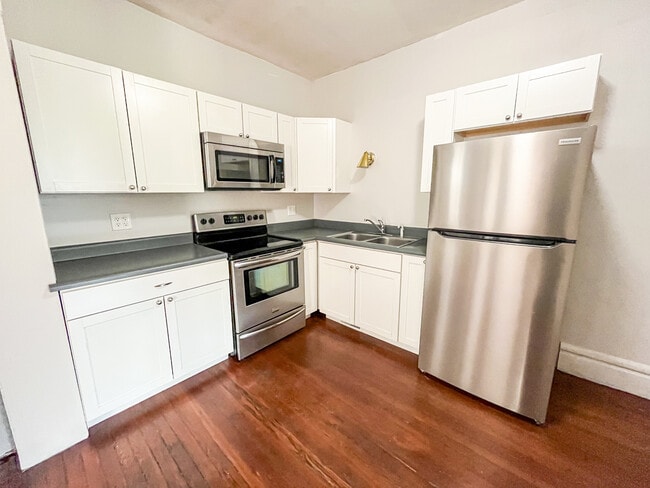 Cocina - 218 E Patterson Ave