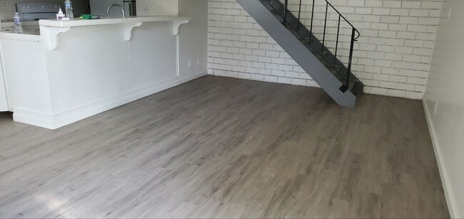 Cocina-sala de estar con encimera - 2658 W Fairmont Ave