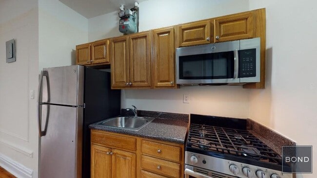Building Photo - 605 W 170th St