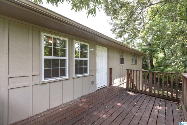 Building Photo - 2900 Valley View Cir
