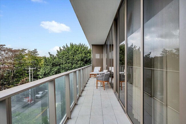 Building Photo - 2678 Tigertail Ave