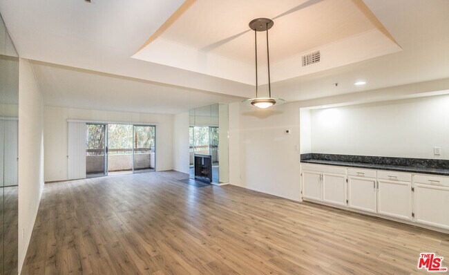 Foto del edificio - 410 S Barrington Ave