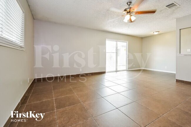 Building Photo - 921 Palmhurst Dr