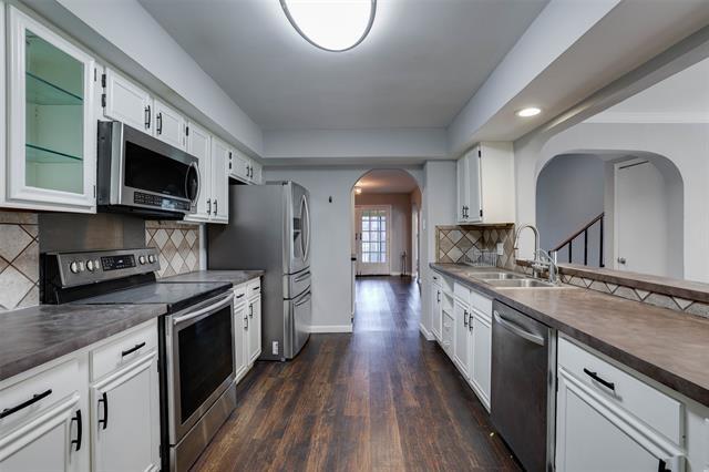 Building Photo - 3111 Golden Oak Ct