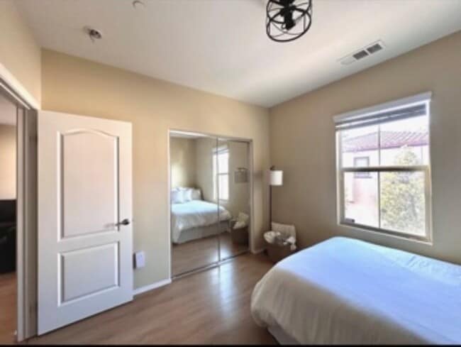 Building Photo - 849 The Promenade