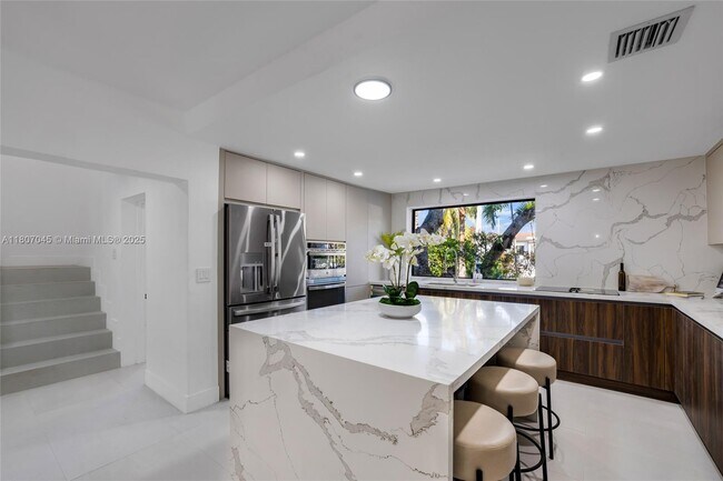 Foto del edificio - 210 NE 107th St