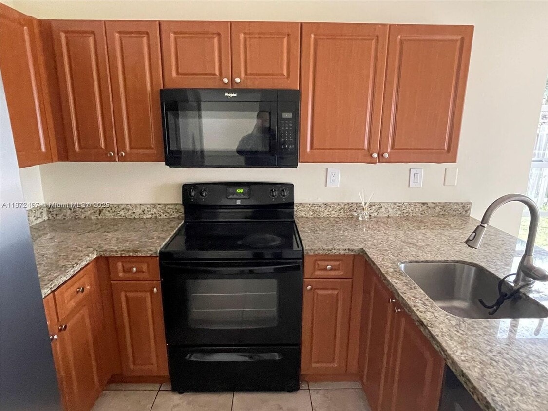 Primary Photo - 8350 NW 193rd Ln