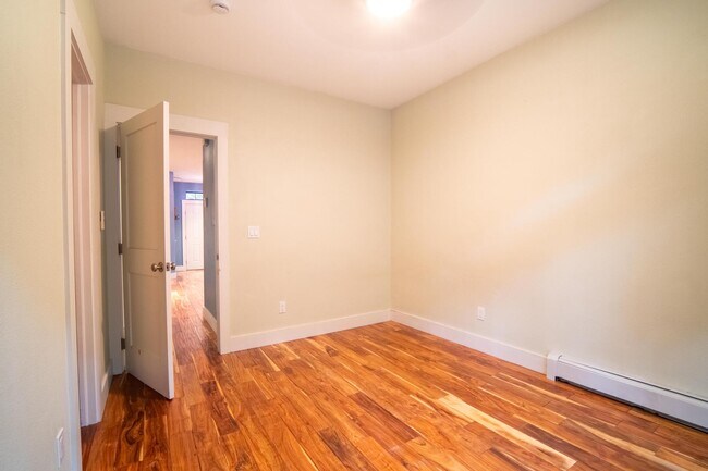 Foto del edificio - 3487 28th St