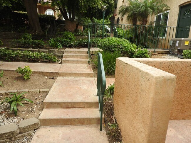 Foto del edificio - 2 BDR Townhome in Ocean Beach with 2 Car G...