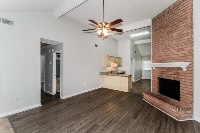 Foto del edificio - 7054 Brady Hill Dr