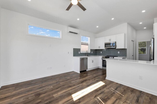 Building Photo - 6165 Talon Bay Dr