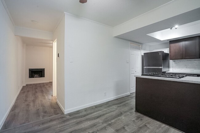 Building Photo - 7800 Northcrest Blvd