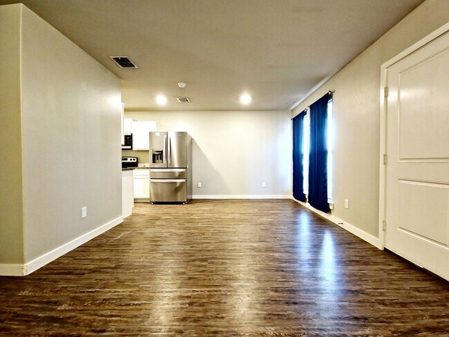 Foto del edificio - Recently Constructed 3-2-1 in the Cooper S...