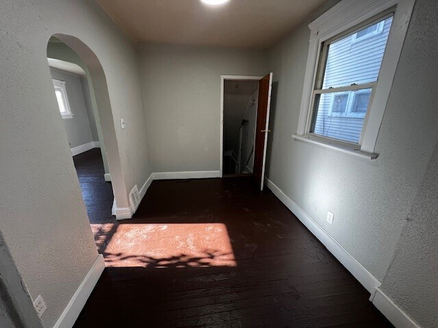 Building Photo - 497 Scheck St