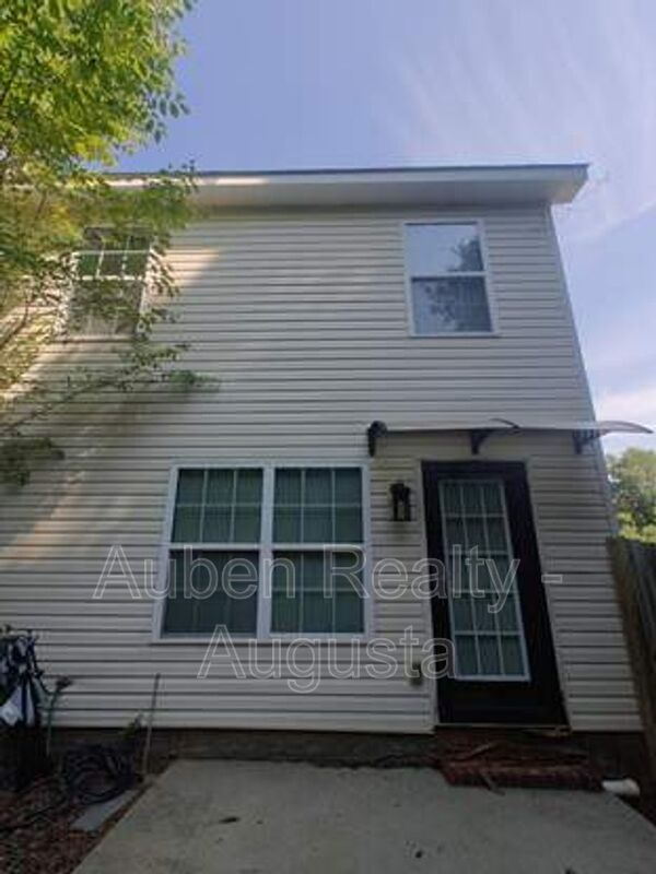 Foto del edificio - 2078 Reserve Ln