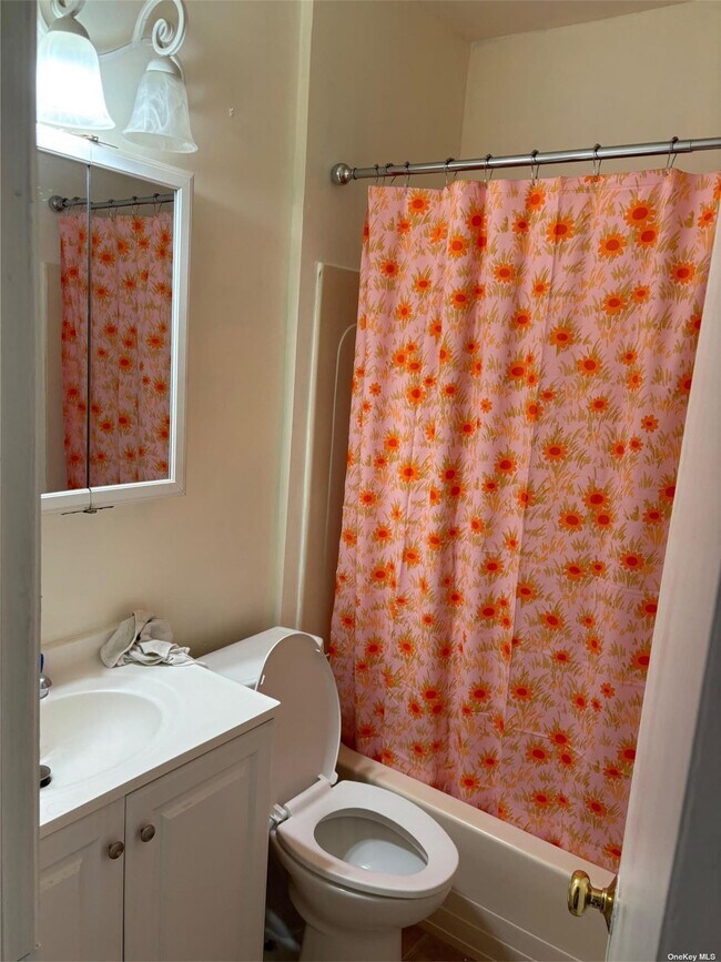 161 Tulip Ave Unit A, Floral Park, NY 11001 Room for Rent in Floral