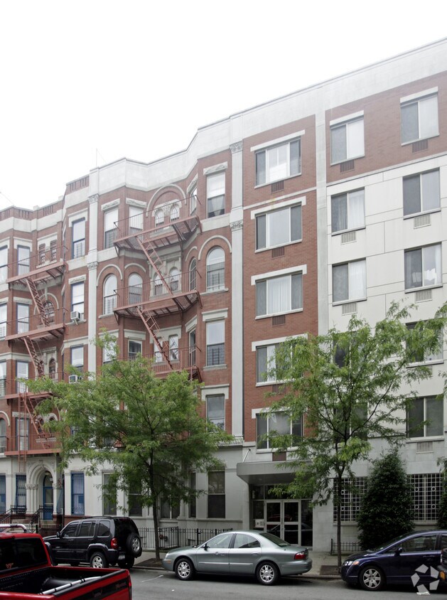 130 CON 112th St - 130 W 112th St