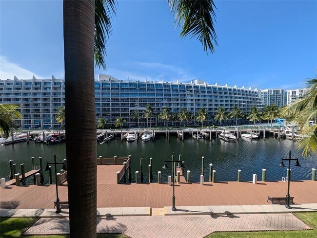 Foto del edificio - 3001 NE 185th St