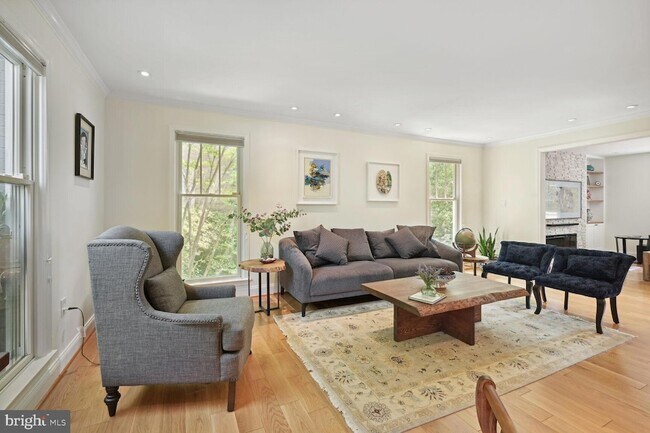Foto del edificio - 4208 Maple Terrace