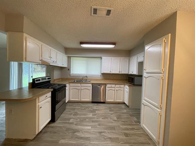 Foto del edificio - 3718 French Wood Dr