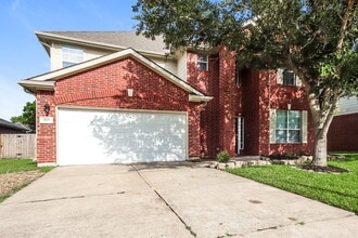 Building Photo - 553 Small Cedar Dr