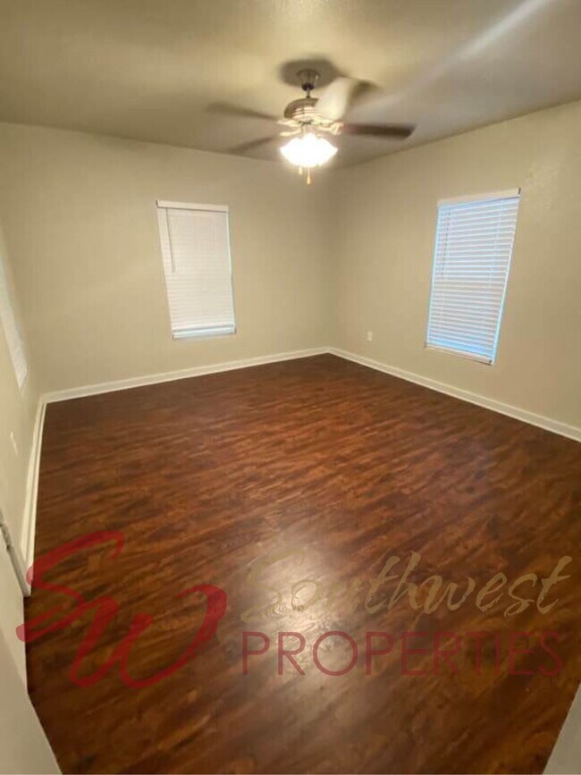 Foto del edificio - 2 Bed / 2 Bath with Office + Huge Fenced Backyard