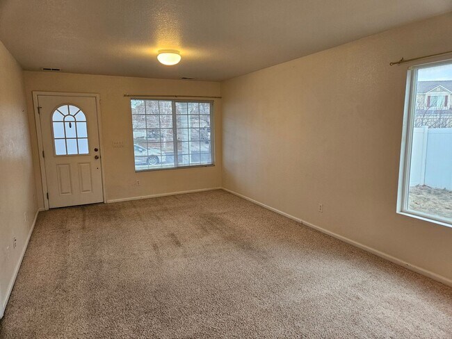 Building Photo - Great Green Valley Ranch 3-Bedroom Home, L...