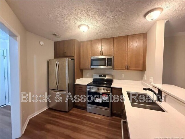 Building Photo - 412 Bubble Creek Ct