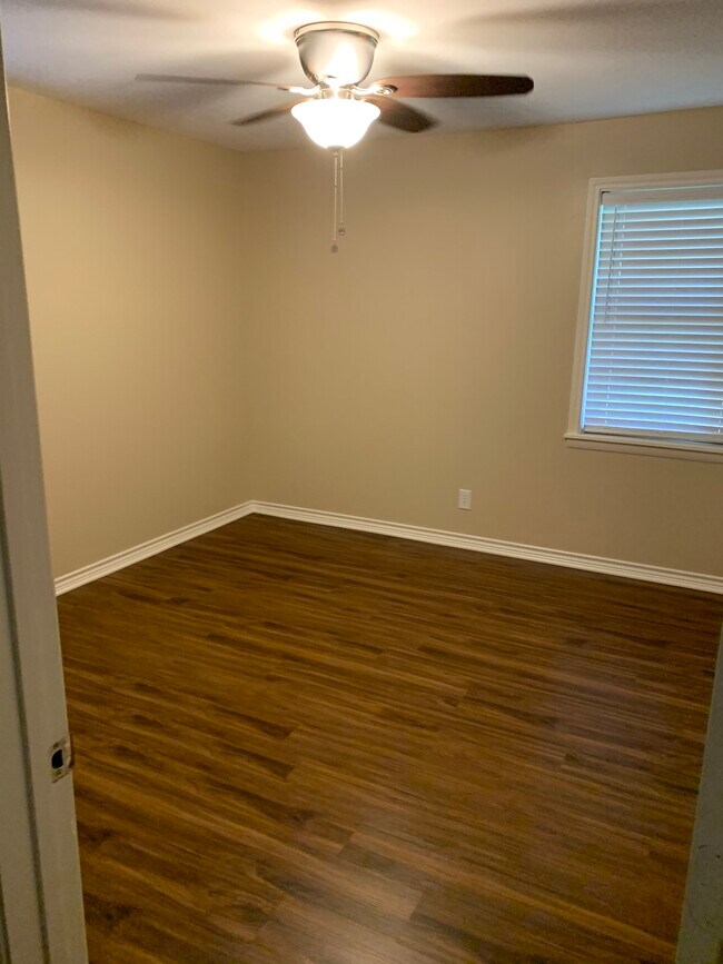 Foto del edificio - 203 W Carolanne Blvd