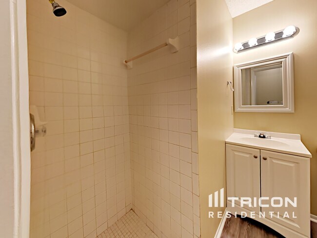 Foto del edificio - 3834 Lake Shore Dr