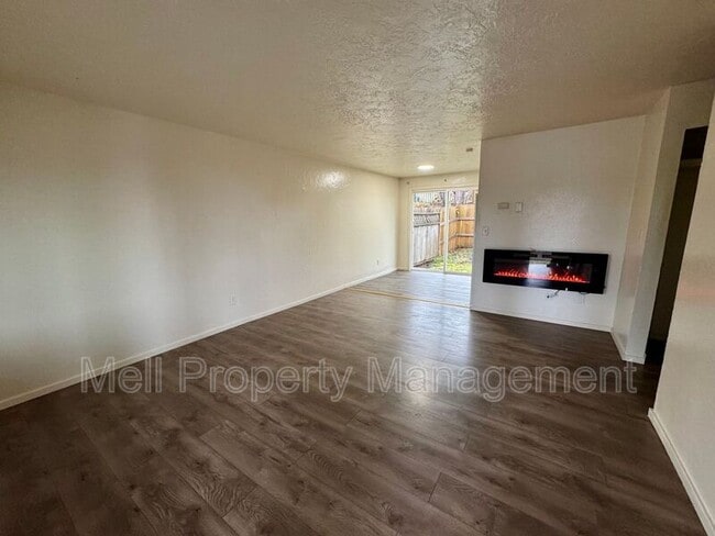 Foto del edificio - 861 Ellinor Ave