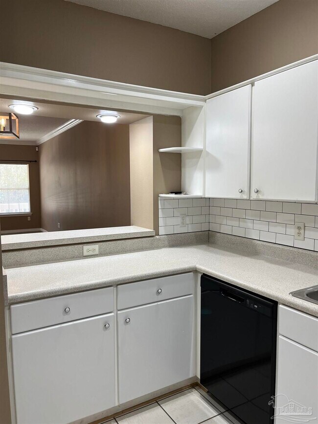Foto del edificio - 7320 Mangum Dr