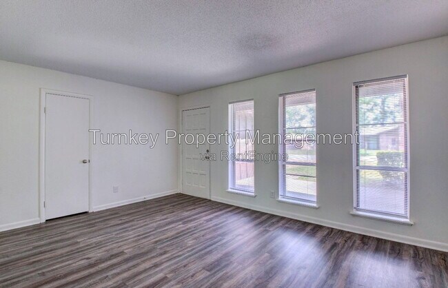 Foto del edificio - 1301 Stafford Rd
