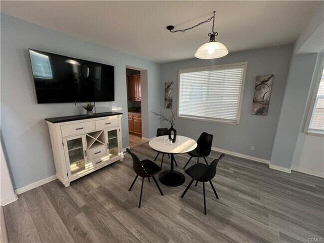 Building Photo - Stunning Tuscany Hills Home