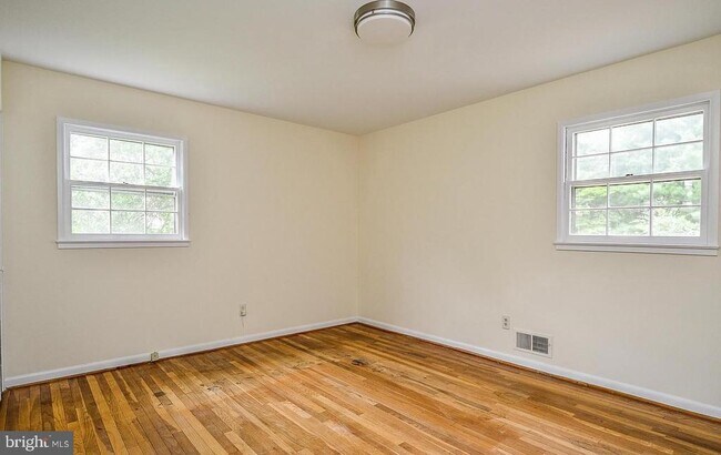 Foto del edificio - 9531 Old Creek Dr