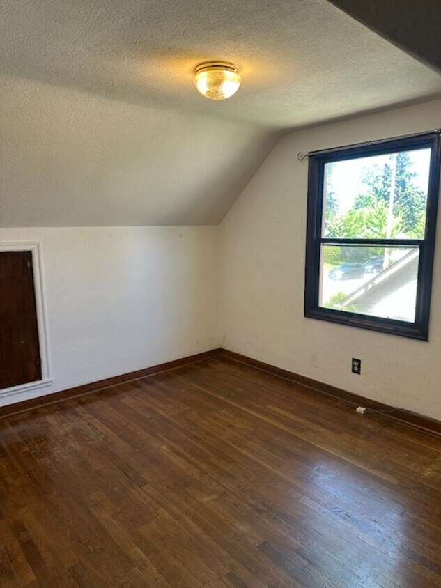Foto del edificio - Cozy 1-Bedroom, 1-bath Upstairs Apartment In Southwest Eugene!