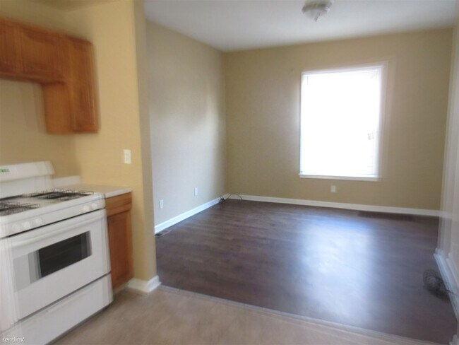 Building Photo - 3 br, 2 bath House - 741 Fremont Ave NW