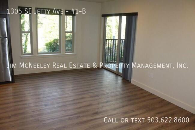 Building Photo - Lower level 2 bed/ 1 bath w/ 1 Assigned Pa...