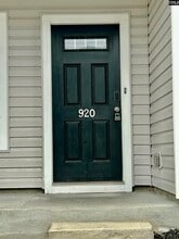 Building Photo - 920 Drake Grv Ln