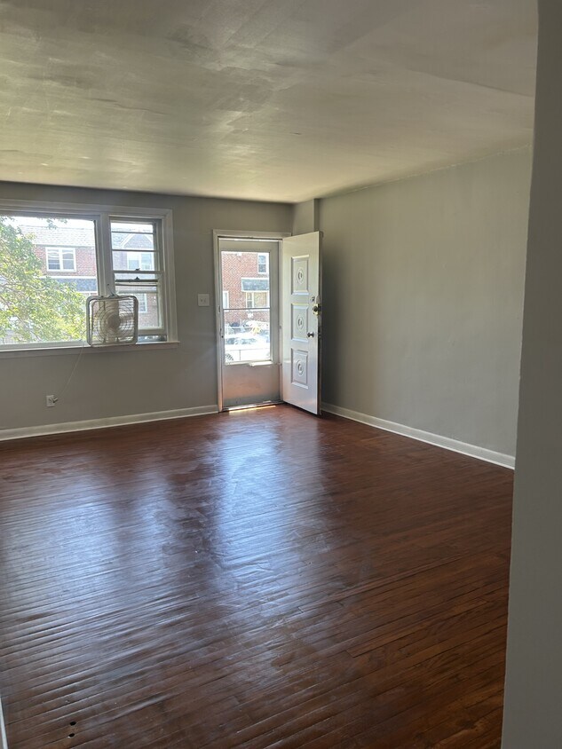 Foto principal - 8764 Glenloch St