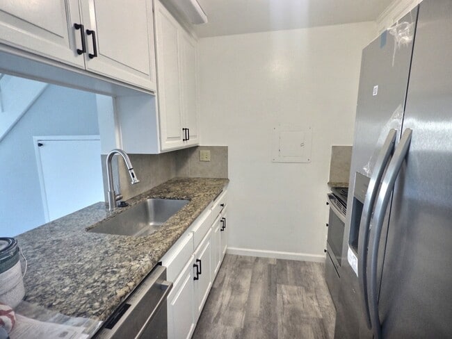 Building Photo - 325 E Surfside Dr