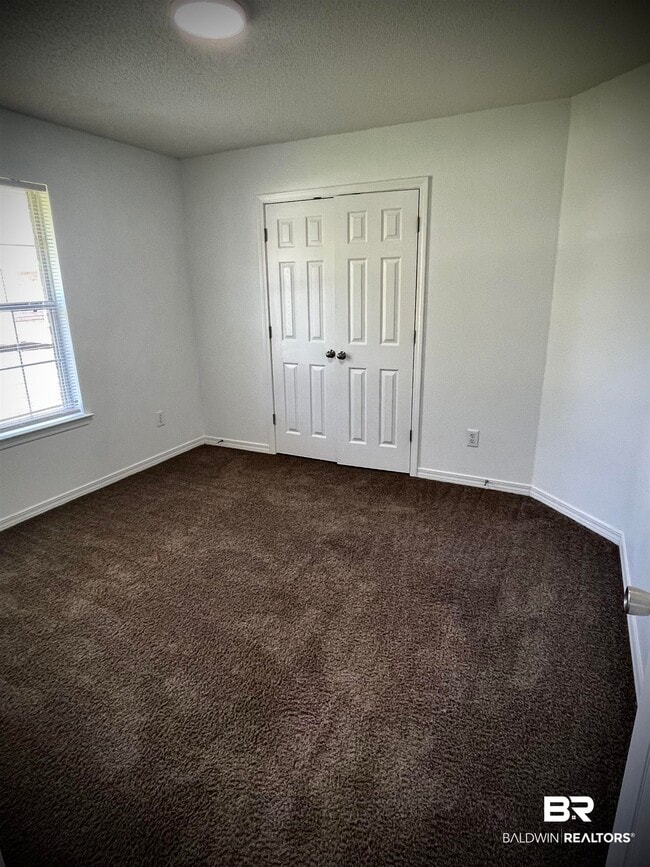 Building Photo - 1476 W Fairway Dr