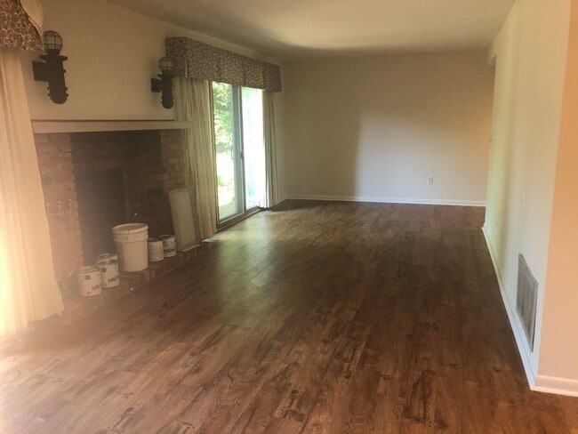 Building Photo - 1391 Bluff Ave