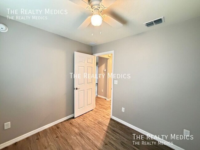 Foto del edificio - 5633 NW 2nd Pl