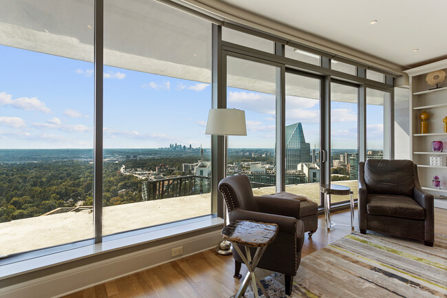 Foto del edificio - 3344 Peachtree Rd NW